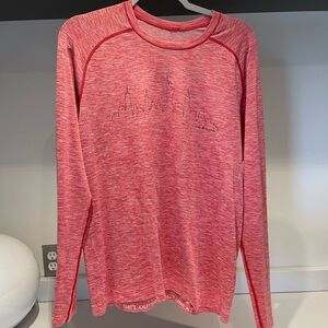 Ltd edition Mens red lululemon swiftly long sleeve NYC Marathon skyline Medium